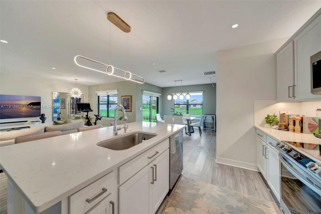 For Sale: $575,000 (3 beds, 2 baths, 1647 Square Feet)