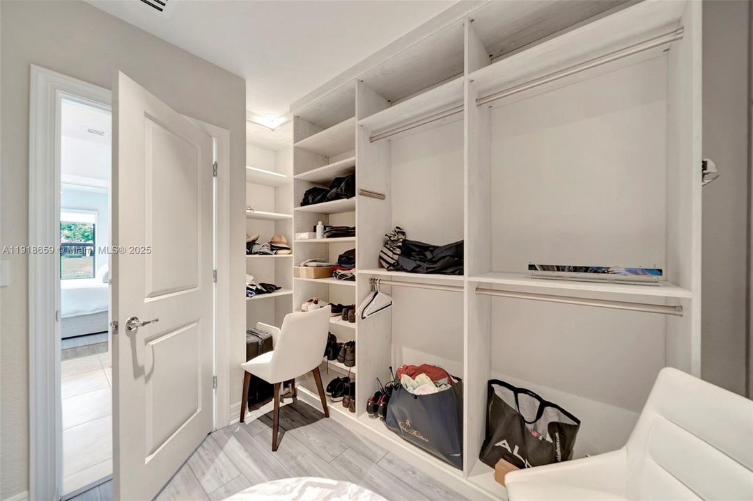 For Sale: $575,000 (3 beds, 2 baths, 1647 Square Feet)