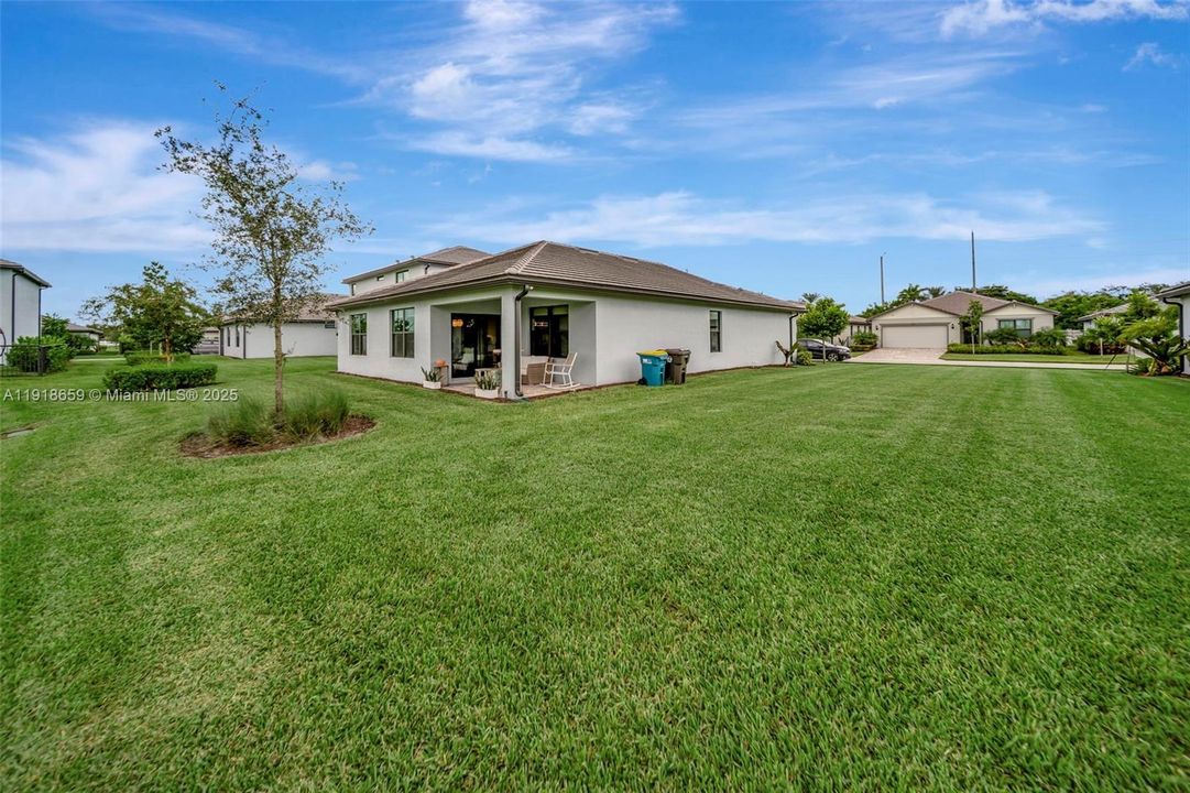 For Sale: $575,000 (3 beds, 2 baths, 1647 Square Feet)