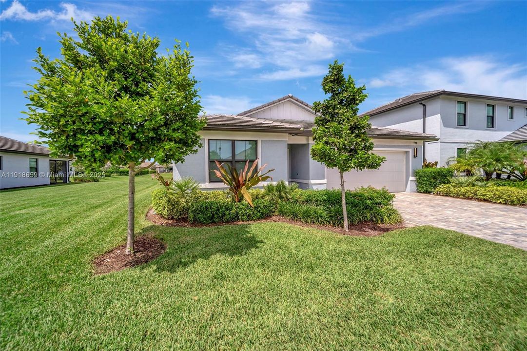 For Sale: $575,000 (3 beds, 2 baths, 1647 Square Feet)