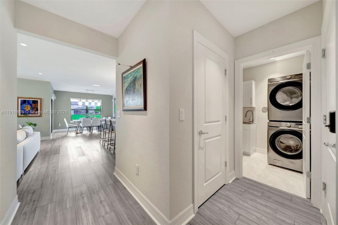 For Sale: $575,000 (3 beds, 2 baths, 1647 Square Feet)