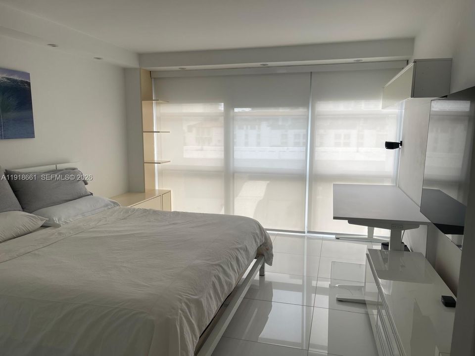 For Sale: $355,000 (2 beds, 2 baths, 988 Square Feet)
