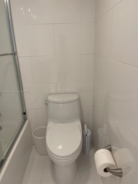 For Sale: $355,000 (2 beds, 2 baths, 988 Square Feet)