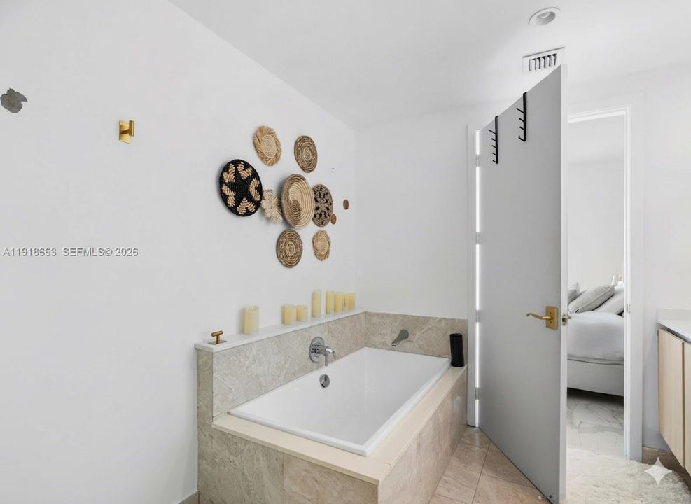 Active With Contract: $1,399,950 (3 beds, 3 baths, 1592 Square Feet)