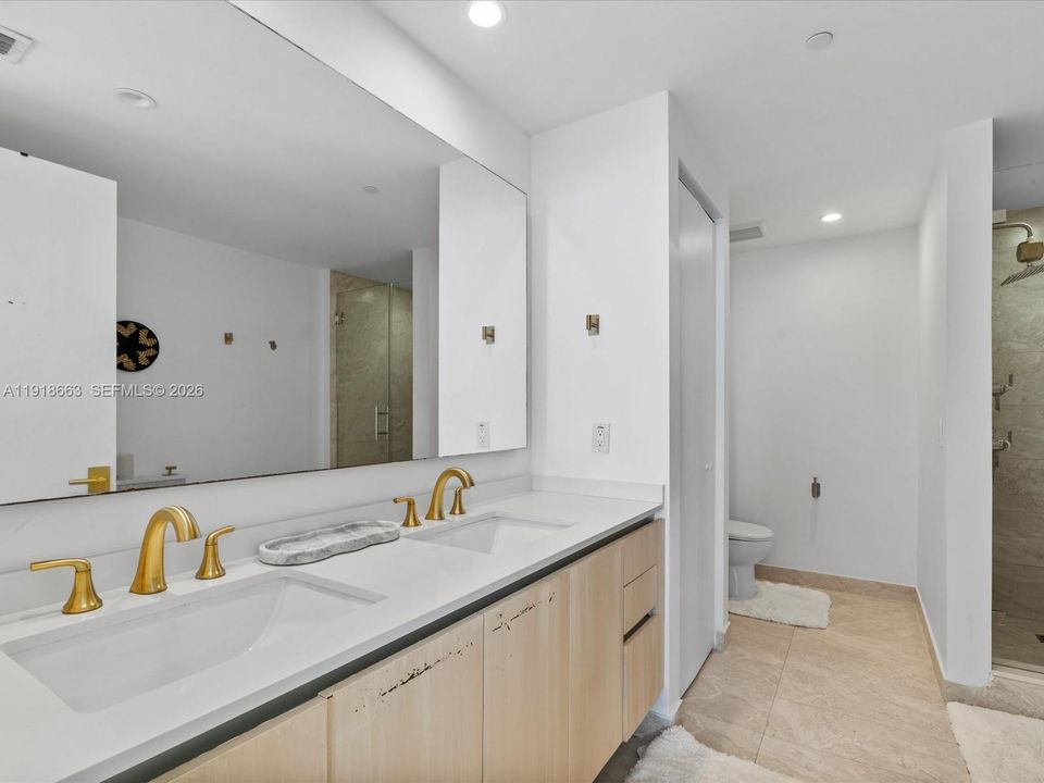 Active With Contract: $1,399,950 (3 beds, 3 baths, 1592 Square Feet)