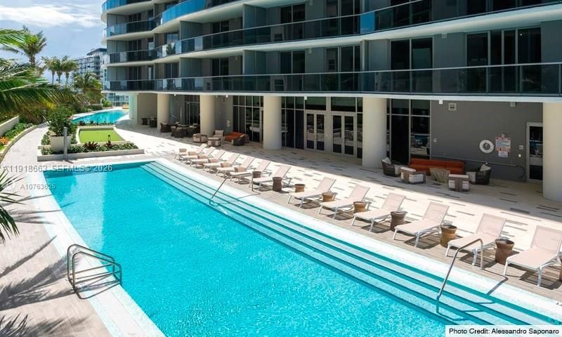 Active With Contract: $1,399,950 (3 beds, 3 baths, 1592 Square Feet)