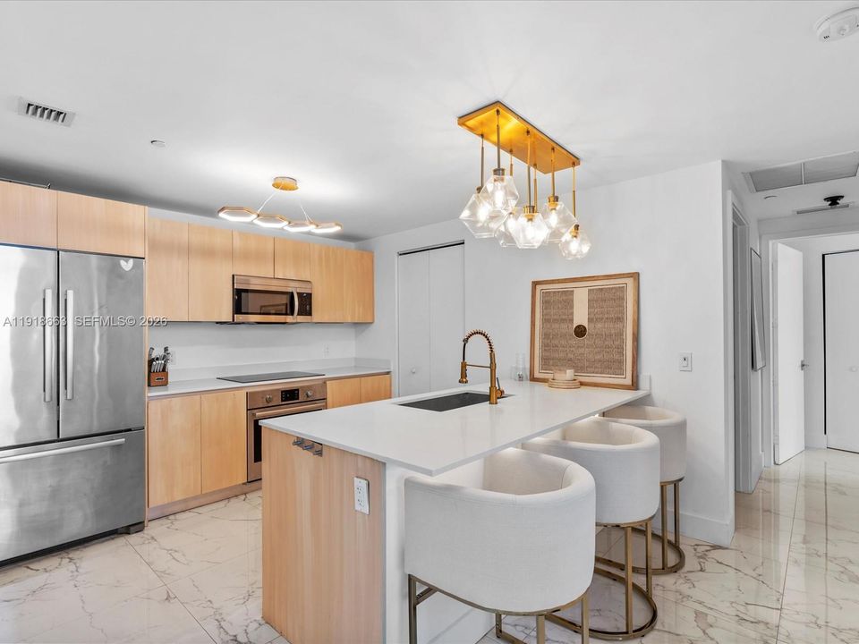 Active With Contract: $1,399,950 (3 beds, 3 baths, 1592 Square Feet)