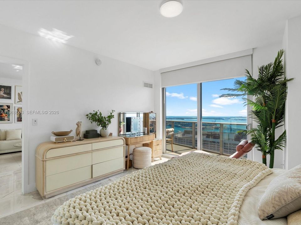 Active With Contract: $1,399,950 (3 beds, 3 baths, 1592 Square Feet)