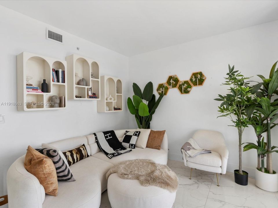 Active With Contract: $1,399,950 (3 beds, 3 baths, 1592 Square Feet)