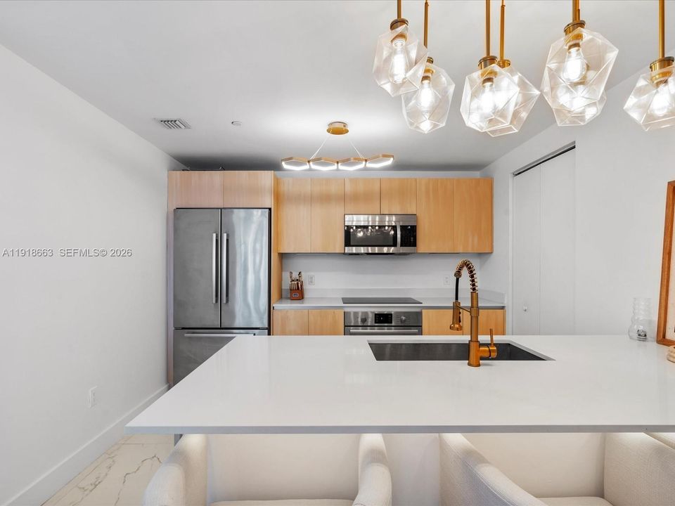 Active With Contract: $1,399,950 (3 beds, 3 baths, 1592 Square Feet)