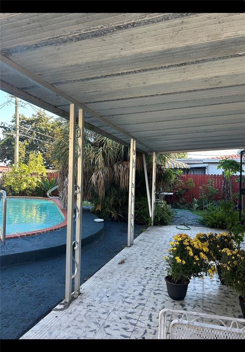 待售: $490,000 (2 贝兹, 1 浴室, 1161 平方英尺)