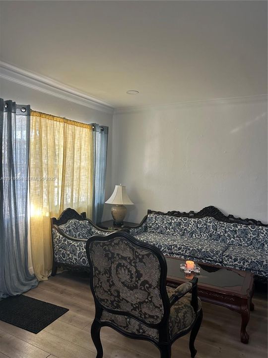 待售: $490,000 (2 贝兹, 1 浴室, 1161 平方英尺)