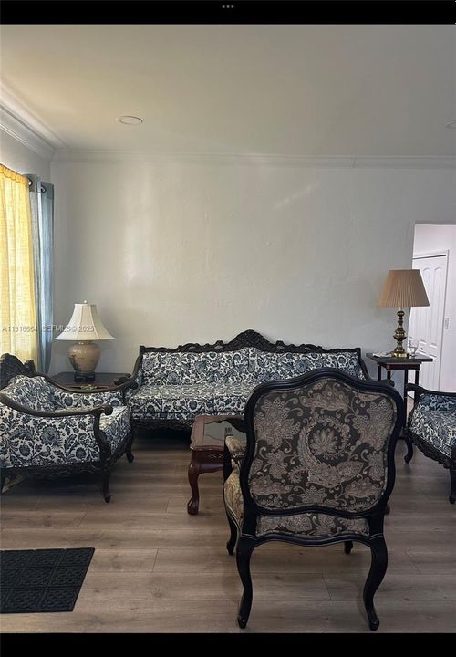 待售: $490,000 (2 贝兹, 1 浴室, 1161 平方英尺)