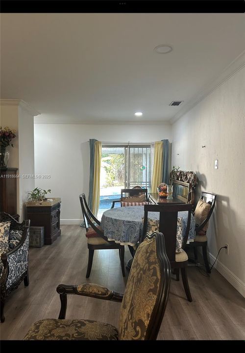 待售: $490,000 (2 贝兹, 1 浴室, 1161 平方英尺)