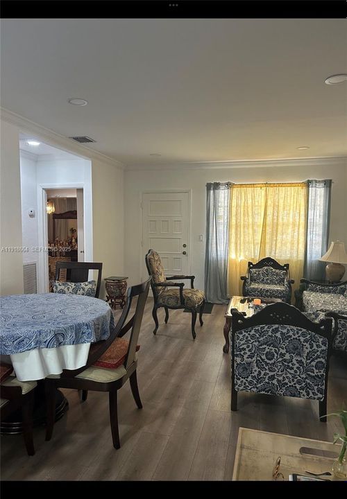 待售: $490,000 (2 贝兹, 1 浴室, 1161 平方英尺)