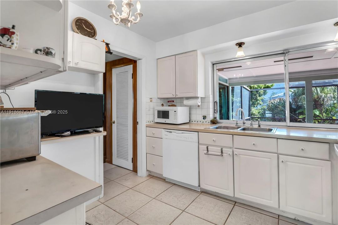 En Venta: $679,000 (3 camas, 2 baños, 1870 Pies cuadrados)