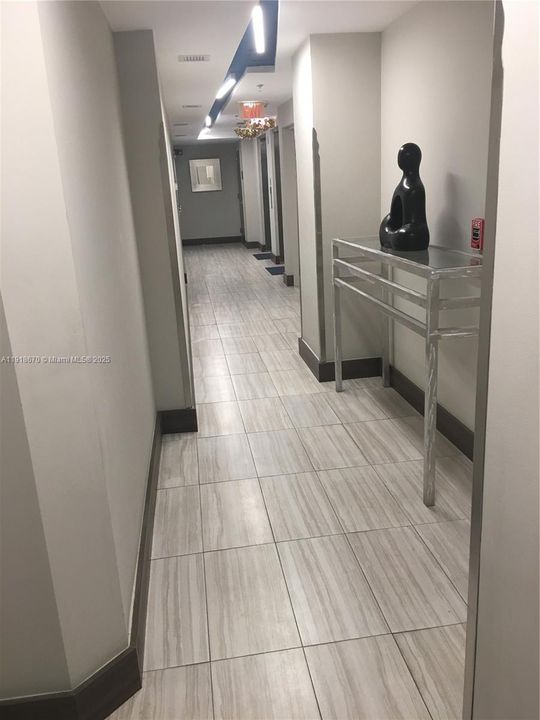 For Rent: $5,500 (1 beds, 1 baths, 760 Square Feet)