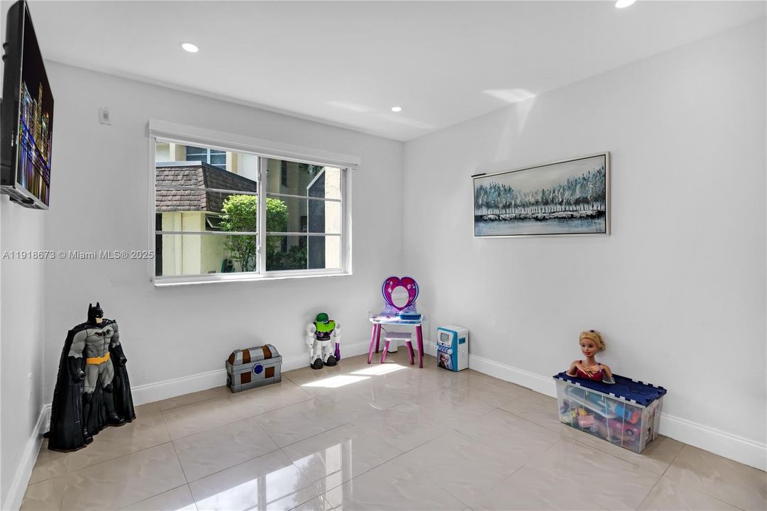 En Venta: $279,999 (2 camas, 2 baños, 1000 Pies cuadrados)