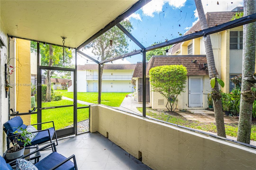 En Venta: $279,999 (2 camas, 2 baños, 1000 Pies cuadrados)