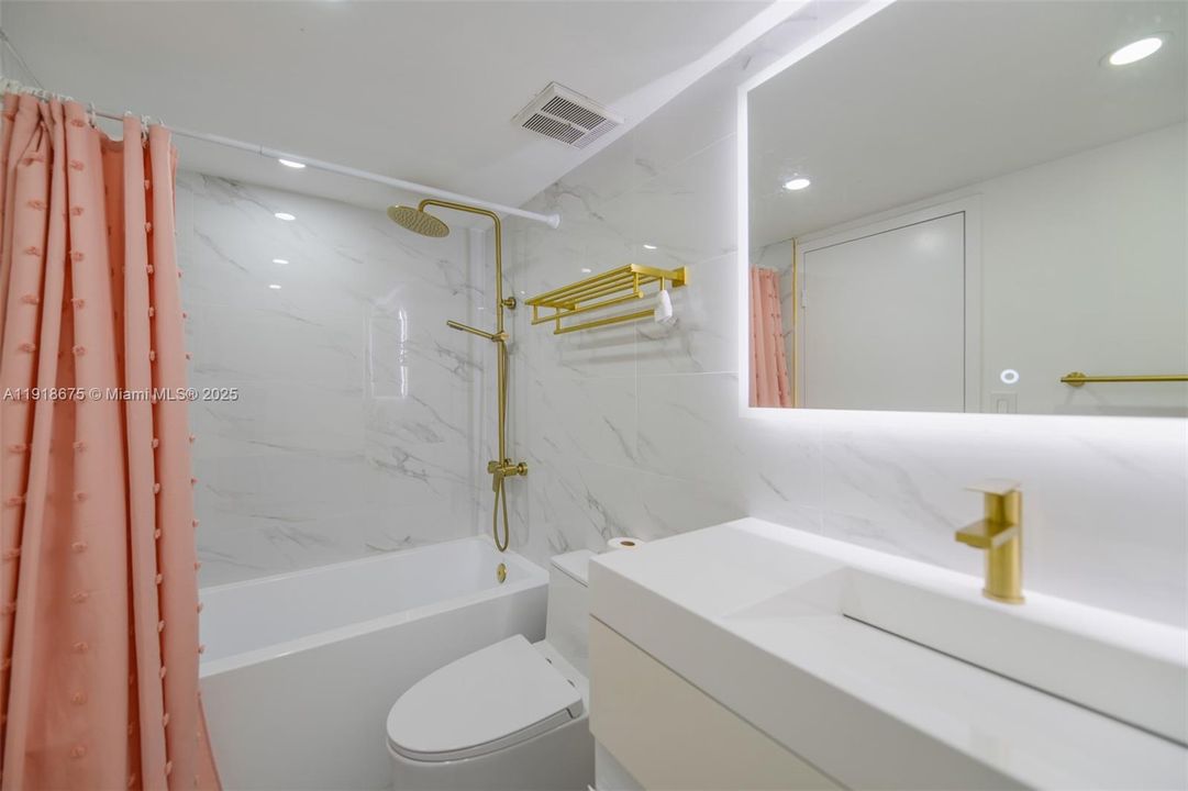 На продажу: $500,000 (2 спален, 2 ванн, 1030 Квадратных фут)