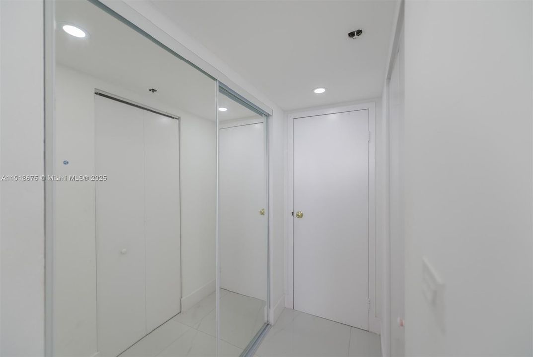 На продажу: $500,000 (2 спален, 2 ванн, 1030 Квадратных фут)