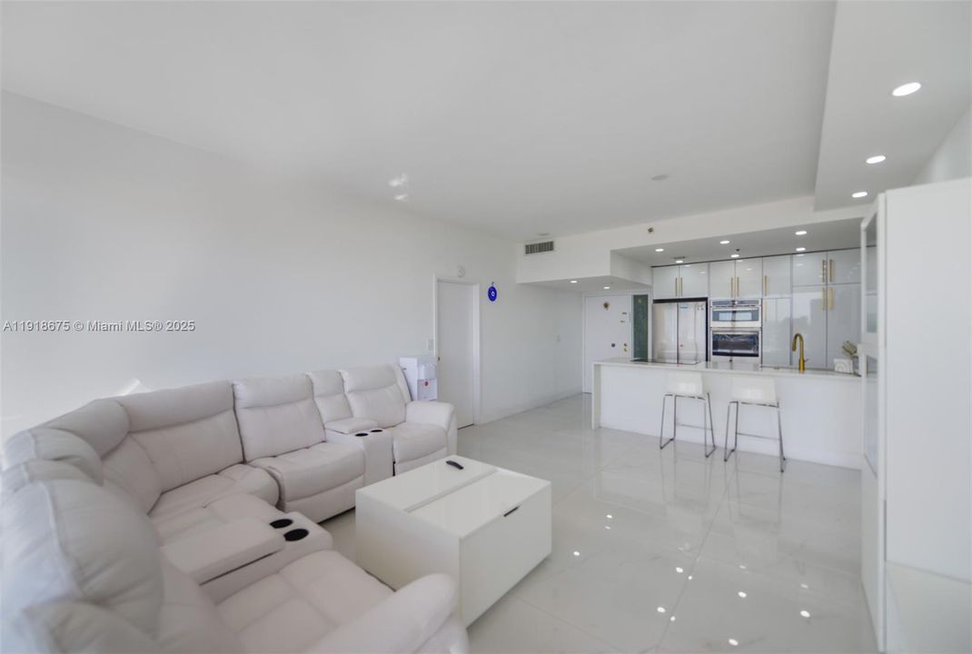 На продажу: $500,000 (2 спален, 2 ванн, 1030 Квадратных фут)