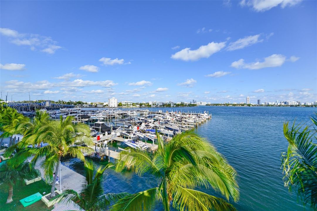 На продажу: $500,000 (2 спален, 2 ванн, 1030 Квадратных фут)