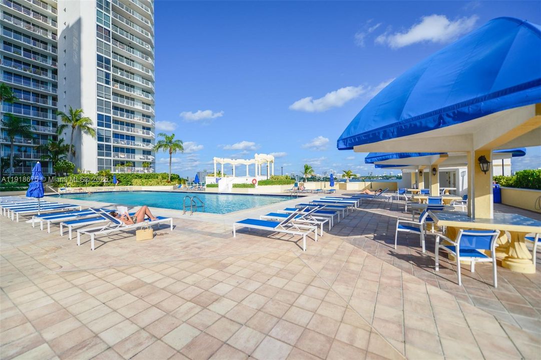 На продажу: $500,000 (2 спален, 2 ванн, 1030 Квадратных фут)