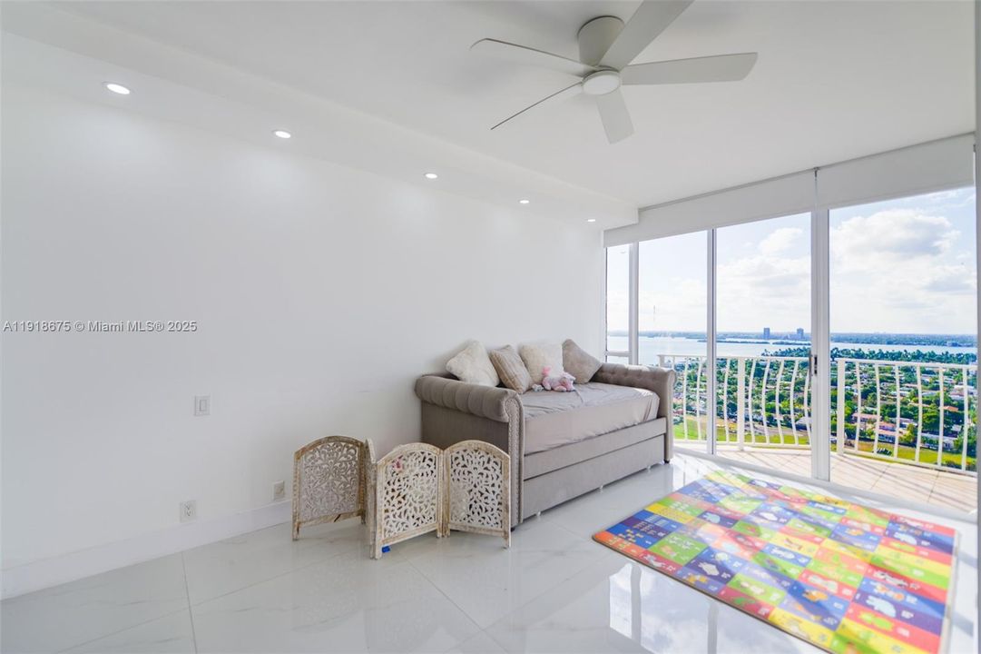 На продажу: $500,000 (2 спален, 2 ванн, 1030 Квадратных фут)