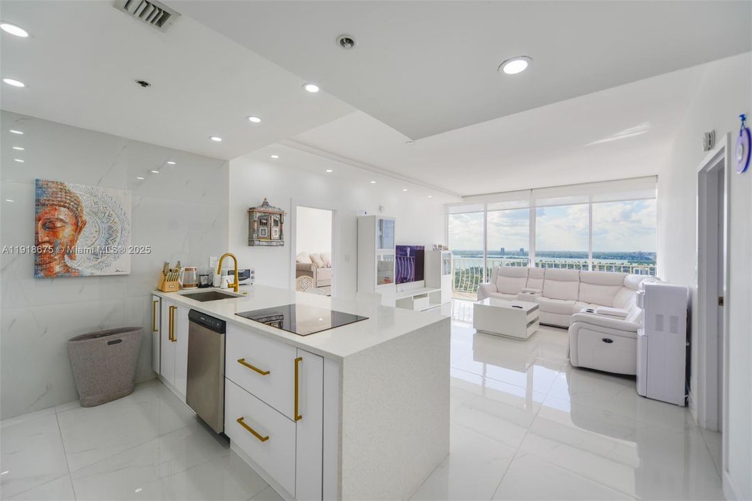 На продажу: $500,000 (2 спален, 2 ванн, 1030 Квадратных фут)