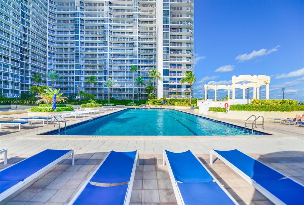 На продажу: $500,000 (2 спален, 2 ванн, 1030 Квадратных фут)