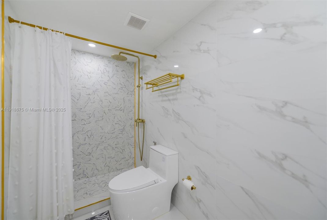 На продажу: $500,000 (2 спален, 2 ванн, 1030 Квадратных фут)