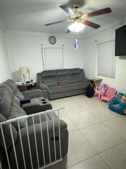 待售: $399,000 (4 贝兹, 2 浴室, 1219 平方英尺)