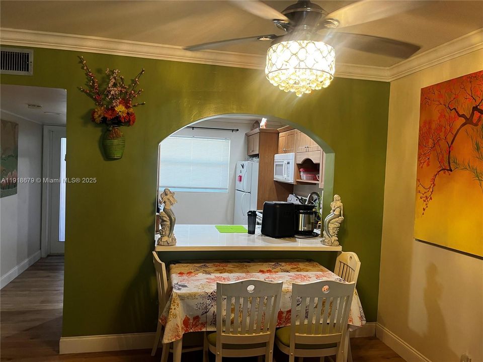 待售: $205,000 (2 贝兹, 2 浴室, 1090 平方英尺)