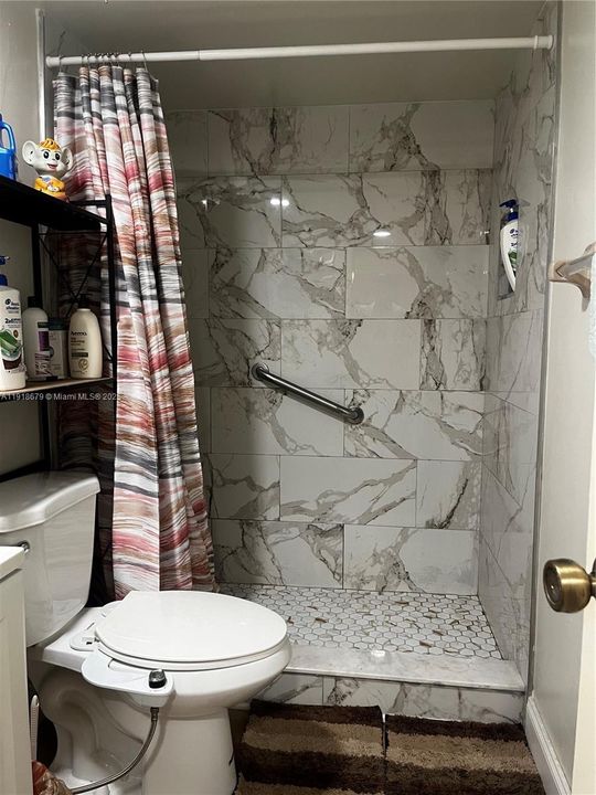 待售: $205,000 (2 贝兹, 2 浴室, 1090 平方英尺)