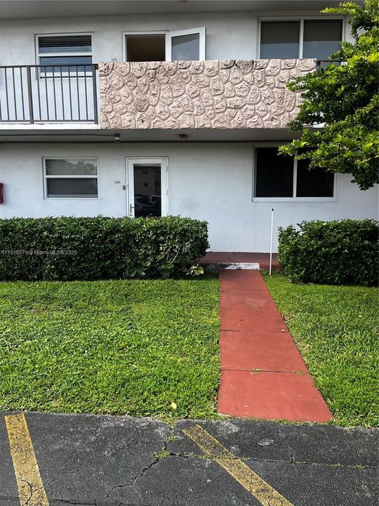 待售: $205,000 (2 贝兹, 2 浴室, 1090 平方英尺)