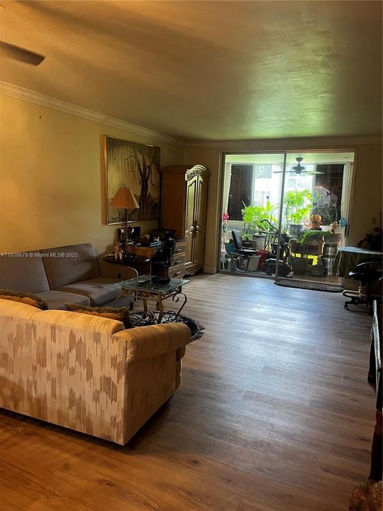 待售: $205,000 (2 贝兹, 2 浴室, 1090 平方英尺)