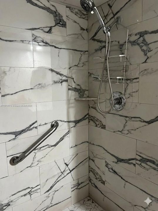 待售: $205,000 (2 贝兹, 2 浴室, 1090 平方英尺)