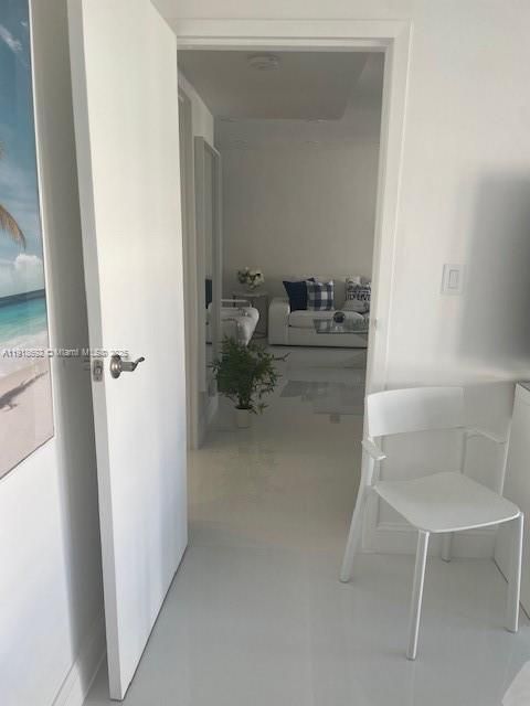 For Sale: $305,000 (1 beds, 1 baths, 640 Square Feet)