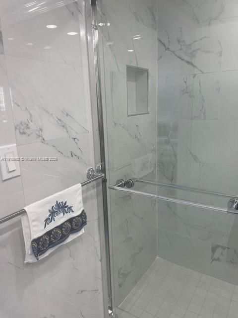 For Sale: $305,000 (1 beds, 1 baths, 640 Square Feet)