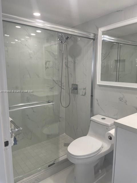 For Sale: $305,000 (1 beds, 1 baths, 640 Square Feet)