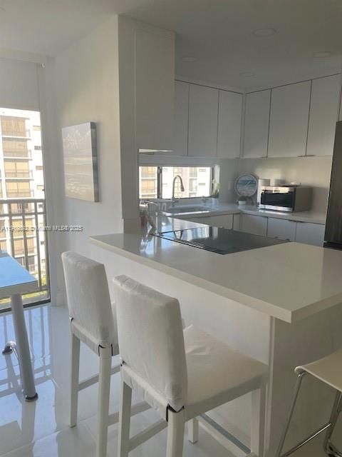 For Sale: $305,000 (1 beds, 1 baths, 640 Square Feet)