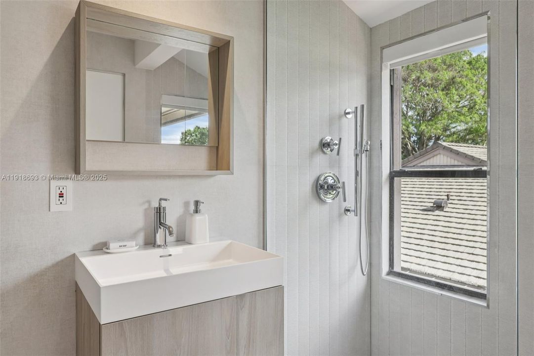 En Venta: $645,000 (2 camas, 2 baños, 1271 Pies cuadrados)