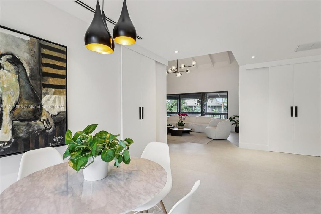 En Venta: $645,000 (2 camas, 2 baños, 1271 Pies cuadrados)