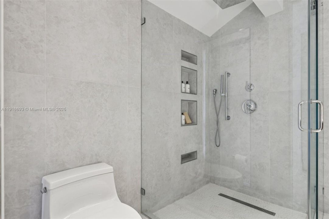 En Venta: $645,000 (2 camas, 2 baños, 1271 Pies cuadrados)