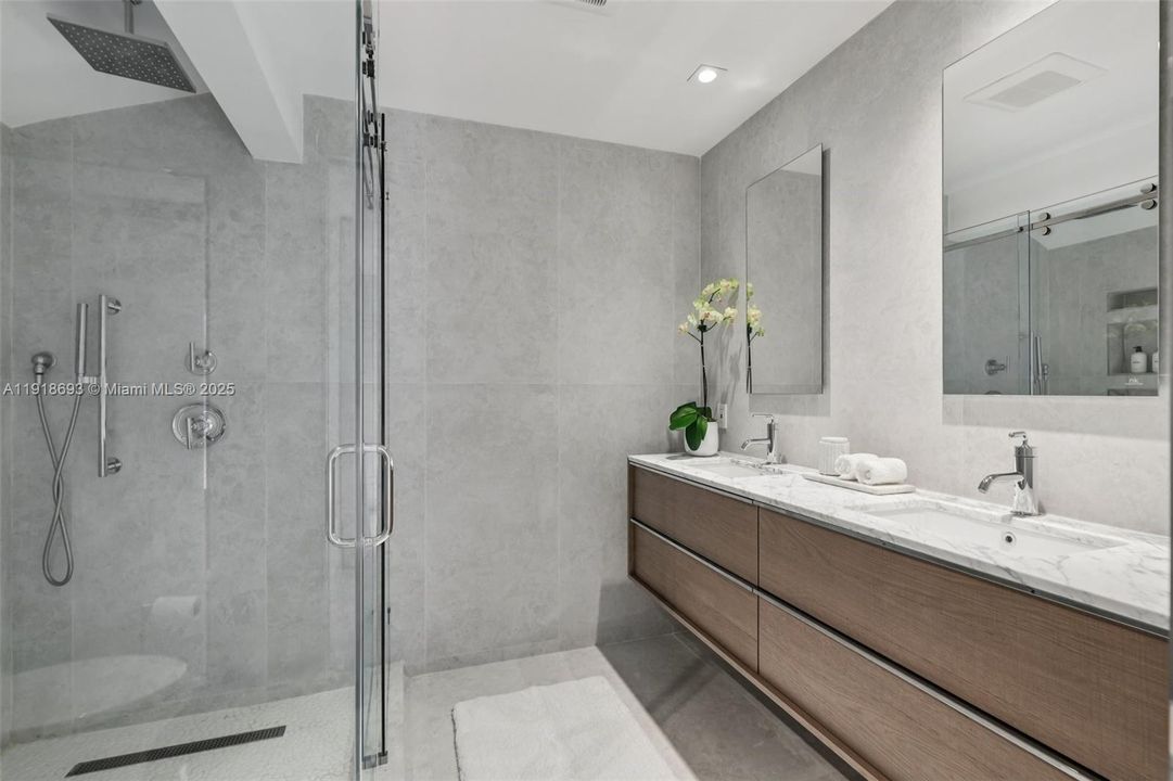 En Venta: $645,000 (2 camas, 2 baños, 1271 Pies cuadrados)