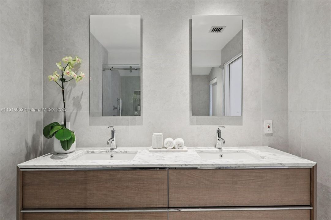 En Venta: $645,000 (2 camas, 2 baños, 1271 Pies cuadrados)