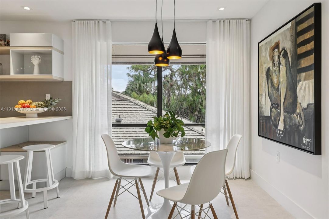 En Venta: $645,000 (2 camas, 2 baños, 1271 Pies cuadrados)