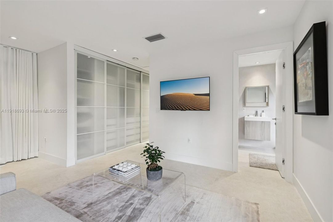 En Venta: $645,000 (2 camas, 2 baños, 1271 Pies cuadrados)