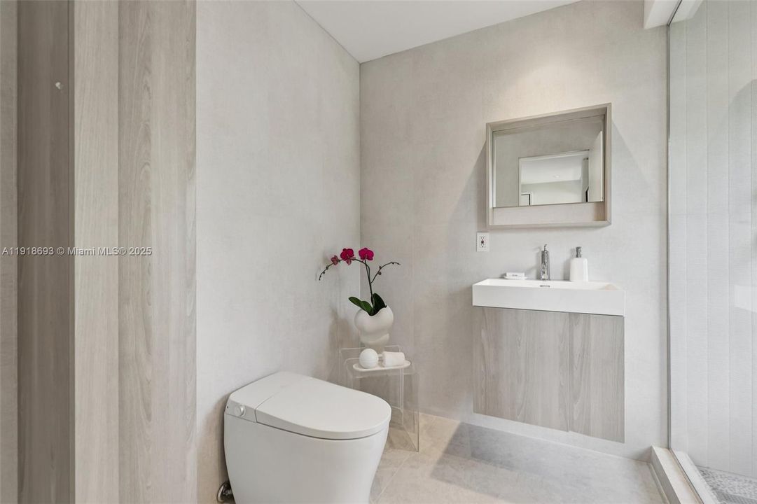 En Venta: $645,000 (2 camas, 2 baños, 1271 Pies cuadrados)